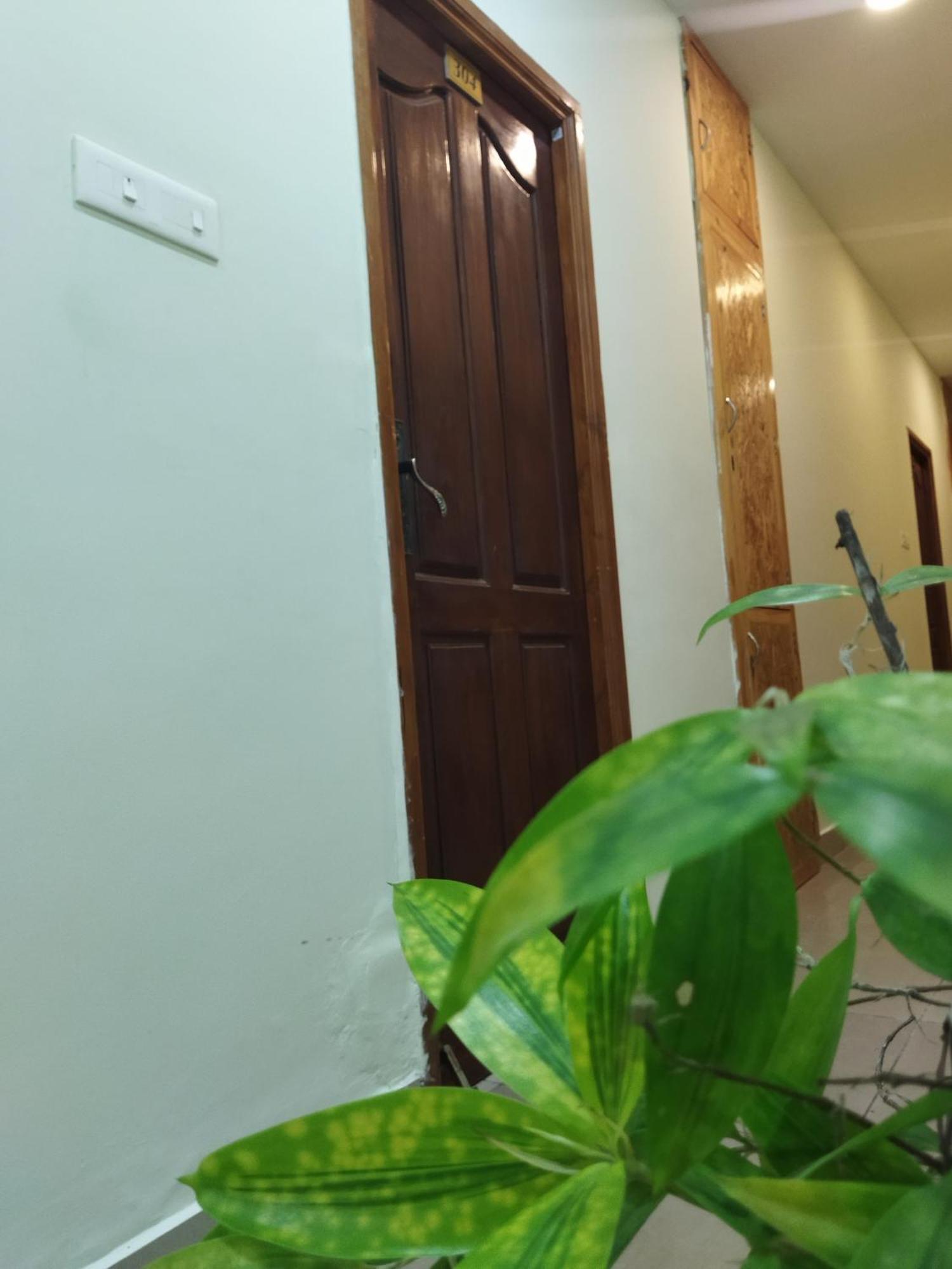 Chaplin Hotel 蓬蒂切里 外观 照片