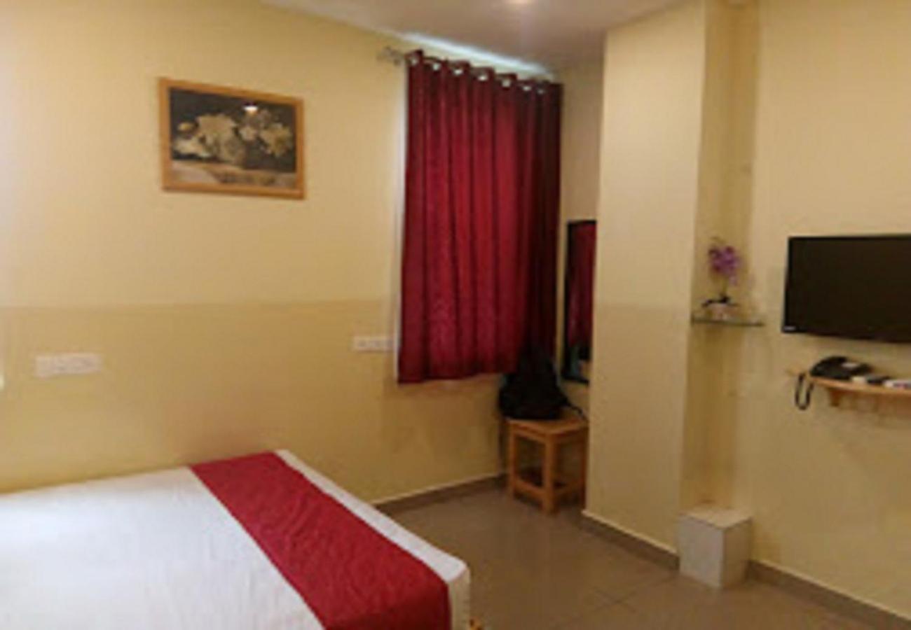 Chaplin Hotel 蓬蒂切里 外观 照片