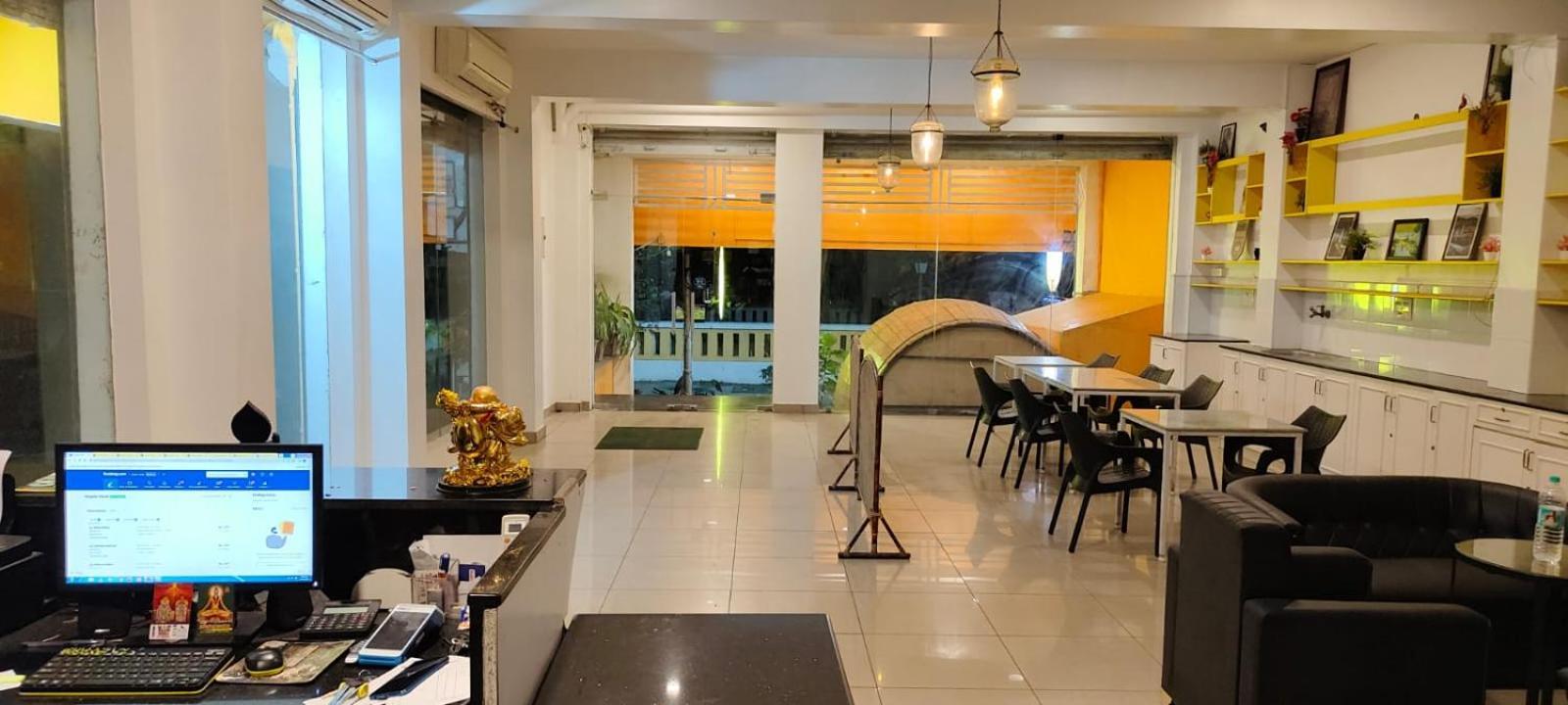 Chaplin Hotel 蓬蒂切里 外观 照片